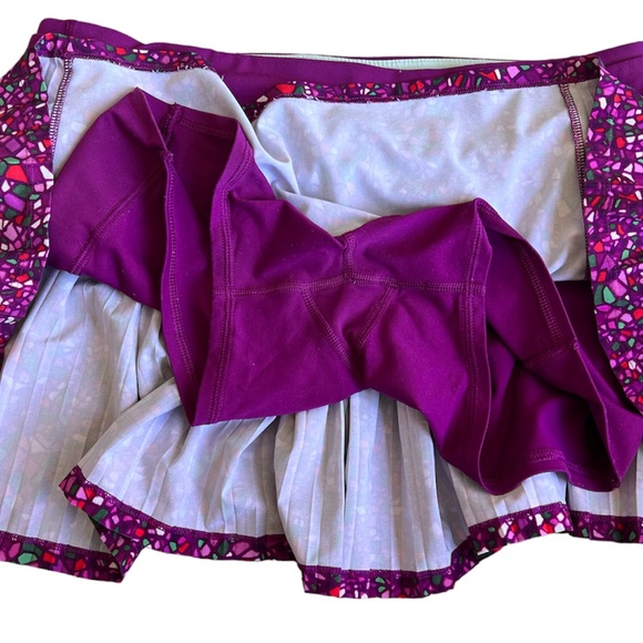 Lululemon Time To Shine Skirt in Paradise Camo Multi / Regal Plum 8 - Picture 10 of 11